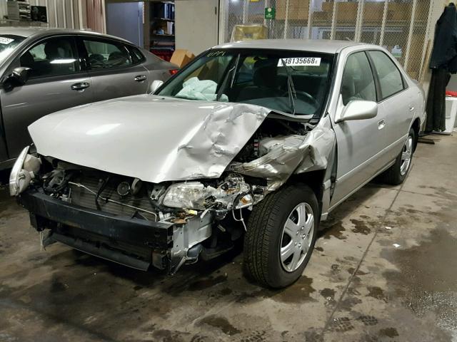 4T1BF22K51U968490 - 2001 TOYOTA CAMRY LE GRAY photo 2