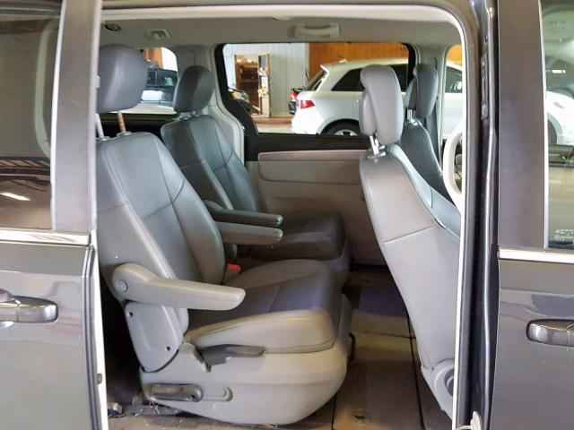 2V4RW3DG8BR695499 - 2011 VOLKSWAGEN ROUTAN SE GRAY photo 6