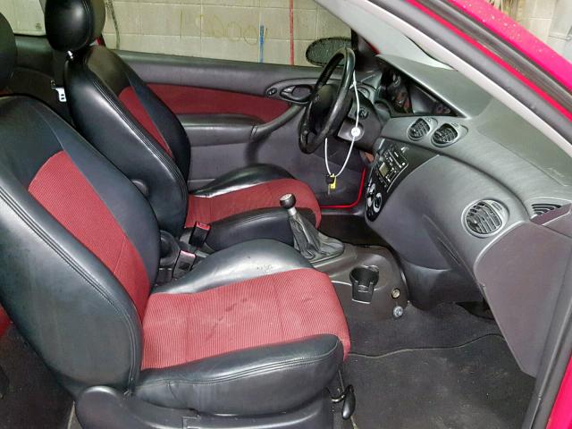 3FAHP39594R103508 - 2004 FORD FOCUS ZX3 RED photo 5