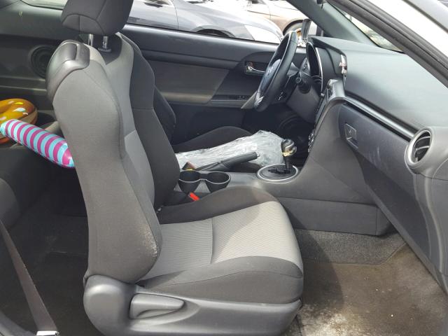 JTKJF5C74GJ015963 - 2016 TOYOTA SCION TC 白色 照片 5