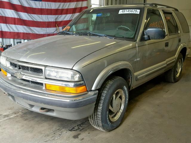 1GNDT13W812100651 - 2001 CHEVROLET BLAZER TAN photo 2