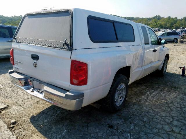 1D7HW42K75S220793 - 2005 DODGE DAKOTA SLT WHITE photo 4