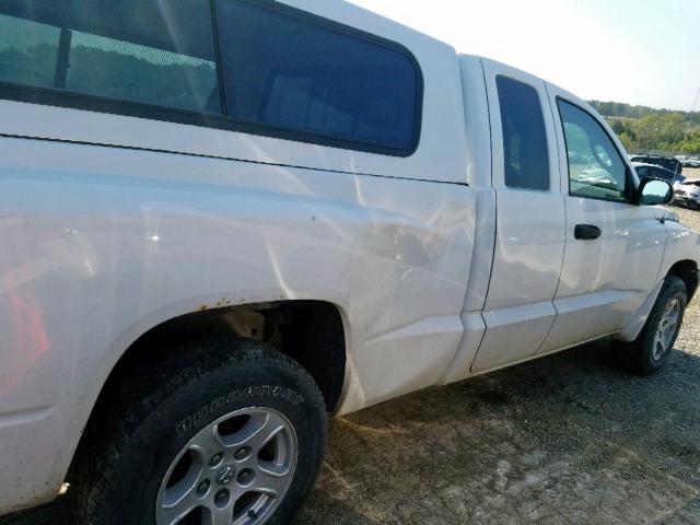 1D7HW42K75S220793 - 2005 DODGE DAKOTA SLT WHITE photo 9