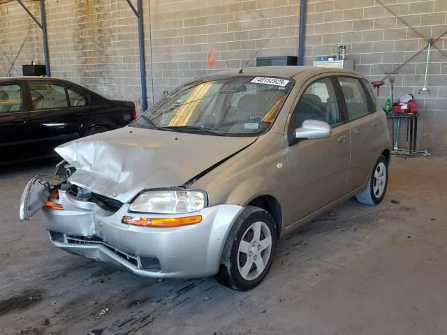 KL1TD62605B365108 - 2005 CHEVROLET AVEO BASE ვერცხლისფერი ფოტო 2