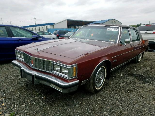 1G3AW69Y5CM236154 - 1982 OLDSMOBILE 98 REGENCY BURGUNDY photo 2