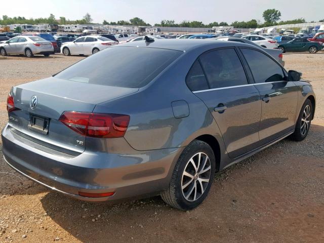 3VWDB7AJ9HM260253 - 2017 VOLKSWAGEN JETTA SE GRAY photo 4