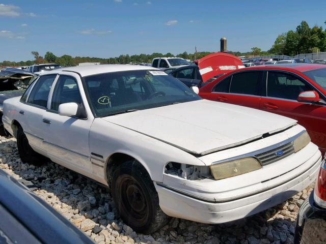 2FACP71W0PX133783 - 1993 FORD CROWN VICT WHITE photo 1