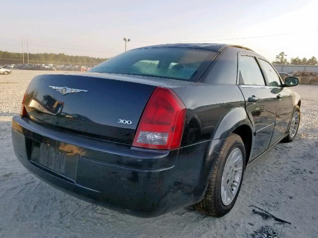 2C3JA43R75H629913 - 2005 CHRYSLER 300 BLACK photo 4