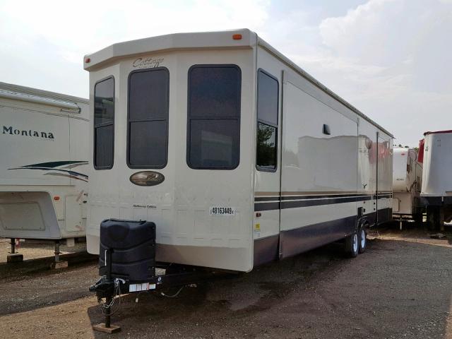 4X4TCRS22KS222192 - 2019 WILDWOOD CEDARCREEK CREAM photo 2