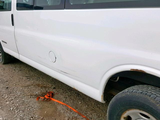 1GJHG39U551138987 - 2005 GMC SAVANA G35 WHITE photo 10