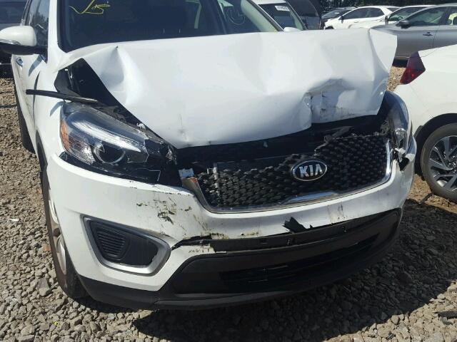 5XYPG4A33HG276527 - 2017 KIA SORENTO LX WHITE photo 9