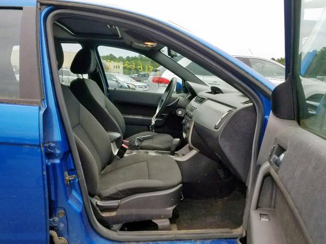 1FAHP3GN8AW165767 - 2010 FORD FOCUS SES BLUE photo 5