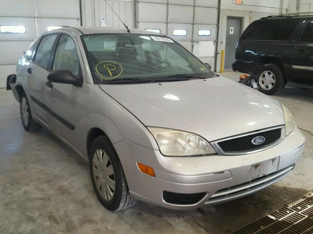 1FAFP34N75W146595 - 2005 FORD FOCUS ZX4 SILVER photo 1