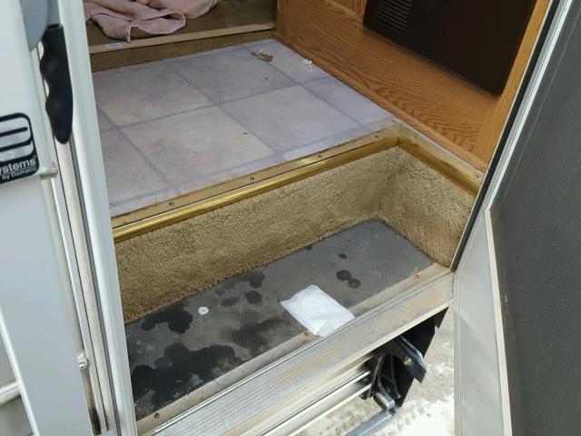 4YDF329284D506589 - 2004 KEYSTONE MONTANA WHITE photo 9