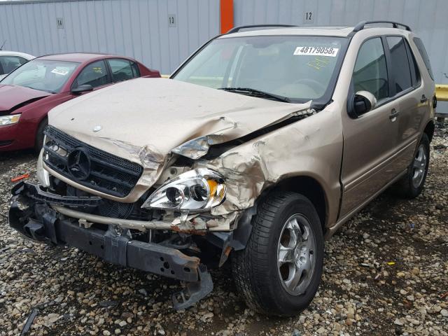 4JGAB54E82A306695 - 2002 MERCEDES-BENZ ML 320 BEIGE photo 2