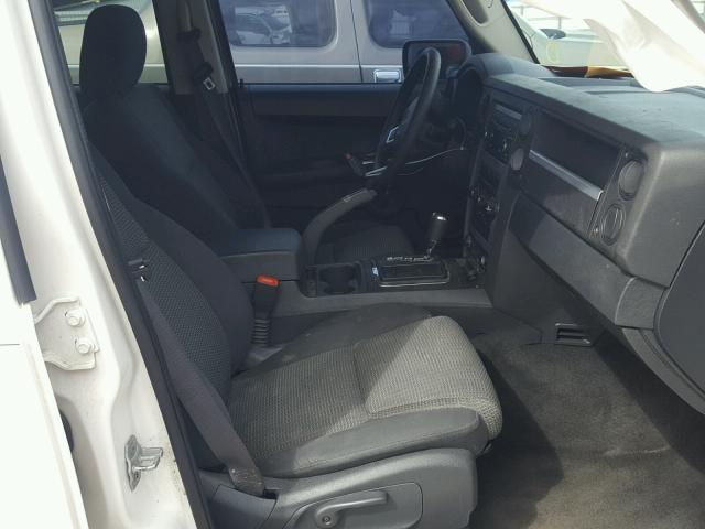 1J8HH48K38C184944 - 2008 JEEP COMMANDER WHITE photo 5