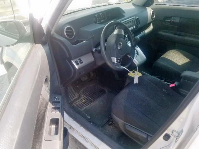 JTLKE50E591072701 - 2009 TOYOTA SCION XB WHITE photo 9