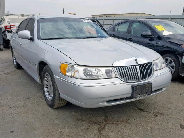 1LNHM83W91Y635061 - 2001 LINCOLN TOWN CAR C SILVER photo 1