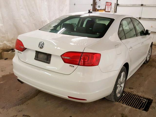 3VWLL7AJ3DM381587 - 2013 VOLKSWAGEN JETTA TDI WHITE photo 4