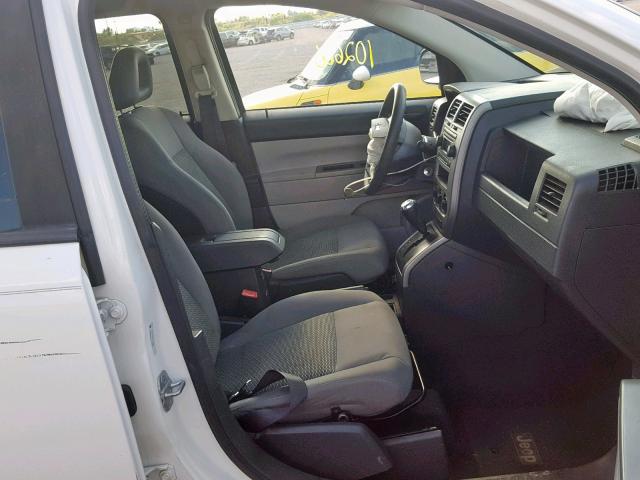 1J8FT47037D370126 - 2007 JEEP COMPASS WHITE photo 5