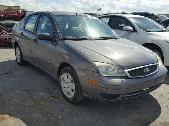 1FAHP34N25W193235 - 2005 FORD FOCUS ZX4 GRAY photo 1