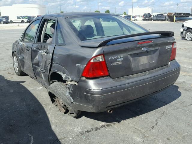 1FAHP34N25W193235 - 2005 FORD FOCUS ZX4 GRAY photo 3