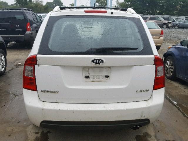 KNAFG526777066810 - 2007 KIA RONDO LX WHITE photo 9