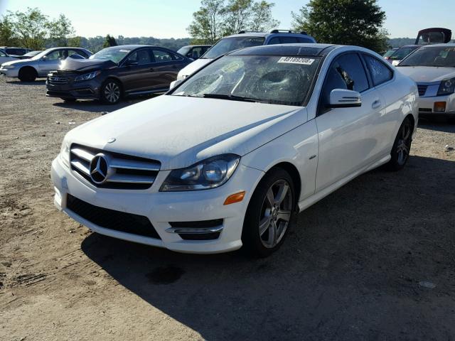 WDDGJ4HB3CF930779 - 2012 MERCEDES-BENZ C 250 WHITE photo 2