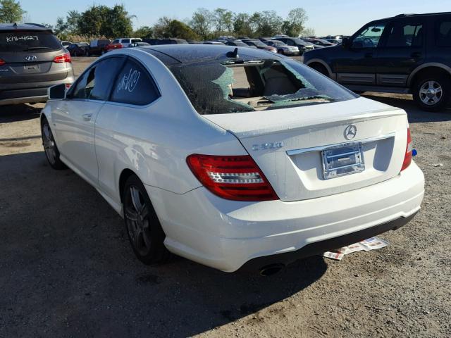 WDDGJ4HB3CF930779 - 2012 MERCEDES-BENZ C 250 WHITE photo 3