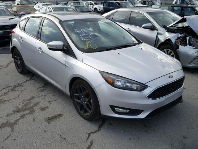 1FADP3K25GL333077 - 2016 FORD FOCUS SE SILVER photo 1