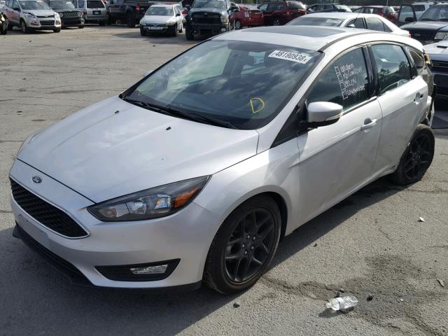 1FADP3K25GL333077 - 2016 FORD FOCUS SE SILVER photo 2