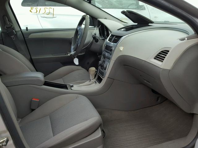 1G1ZB5E03CF110638 - 2012 CHEVROLET MALIBU LS 银色 照片 5