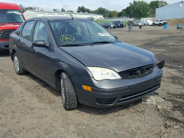 1FAFP34N26W103994 - 2006 FORD FOCUS ZX4 GRAY photo 1