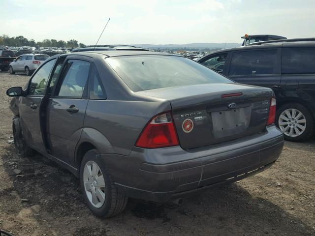 1FAFP34N26W103994 - 2006 FORD FOCUS ZX4 GRAY photo 3