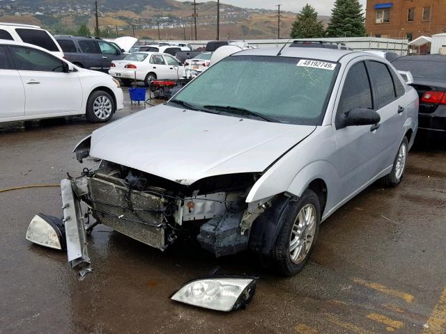 1FAHP34N27W142367 - 2007 FORD FOCUS ZX4 SILVER photo 2