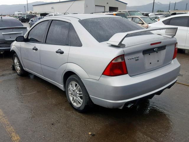 1FAHP34N27W142367 - 2007 FORD FOCUS ZX4 SILVER photo 3