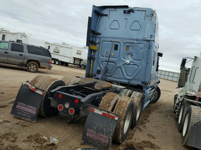 3AKJGLD59FSGB8346 - 2015 FREIGHTLINER CASCADIA 1 BLUE photo 4