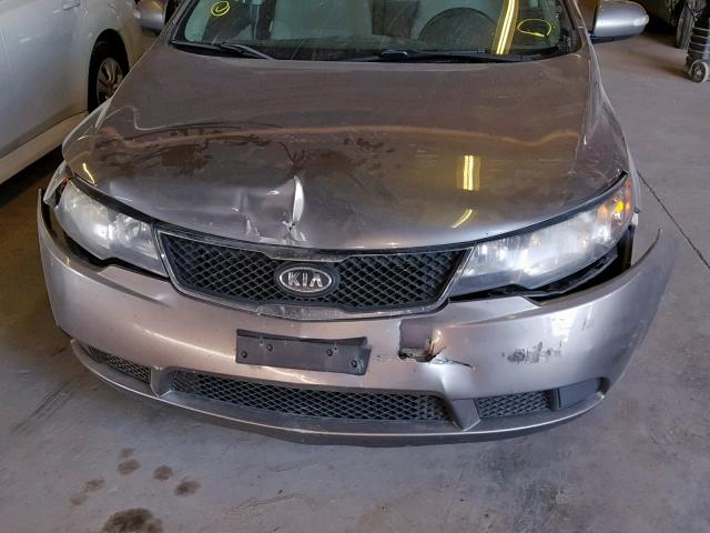 KNAFU4A22A5855306 - 2010 KIA FORTE EX GRAY photo 9