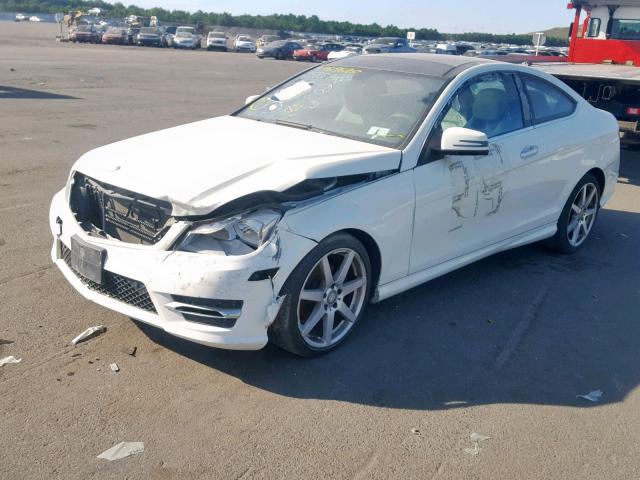 WDDGJ4HB6CF785785 - 2012 MERCEDES-BENZ C 250 WHITE photo 2