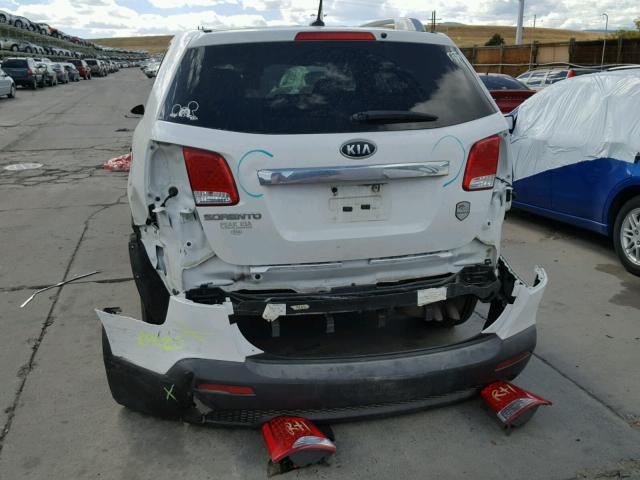 5XYKTDA28DG389235 - 2013 KIA SORENTO LX WHITE photo 9