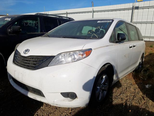 5TDZK3DC2GS723041 - 2016 TOYOTA SIENNA WHITE photo 2