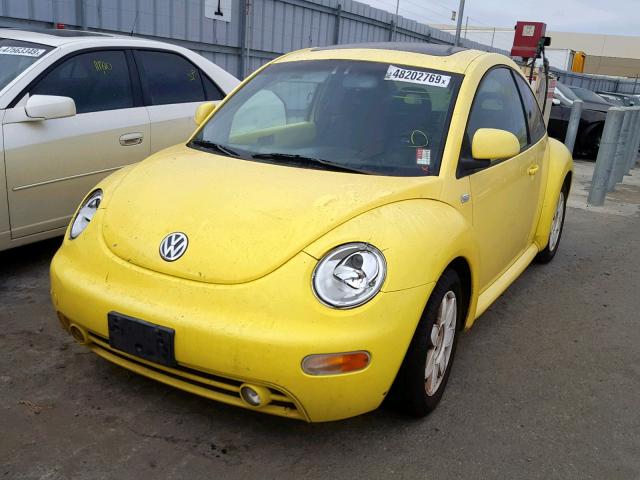 3VWCC21C2YM410698 - 2000 VOLKSWAGEN NEW BEETLE 黄色 照片 2