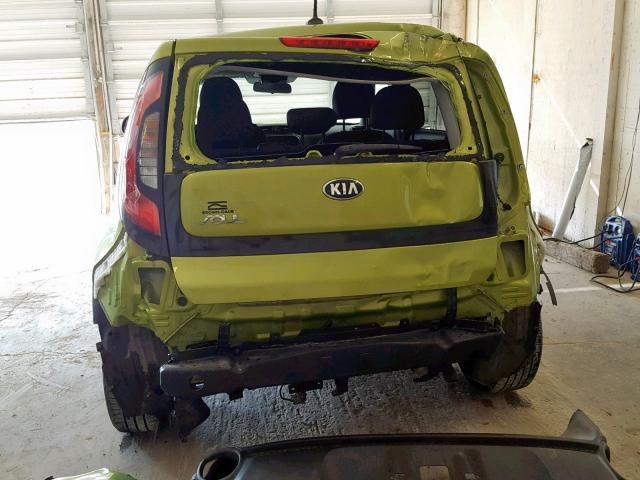 KNDJN2A22F7759086 - 2015 KIA SOUL GREEN photo 9