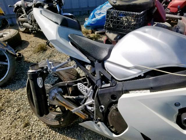 JS1GN7CA242105303 - 2004 SUZUKI GSX-R600 K WHITE photo 6