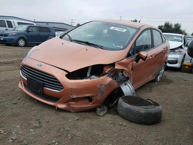 3FADP4BJ8HM159650 - 2017 FORD FIESTA SE ORANGE photo 2