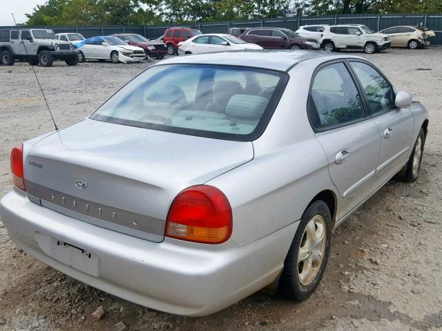 KMHWF25S4YA314508 - 2000 HYUNDAI SONATA GL WHITE photo 4