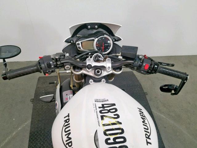 SMTL02NE1GT727977 - 2016 TRIUMPH MOTORCYCLE STREET TRI WHITE photo 8