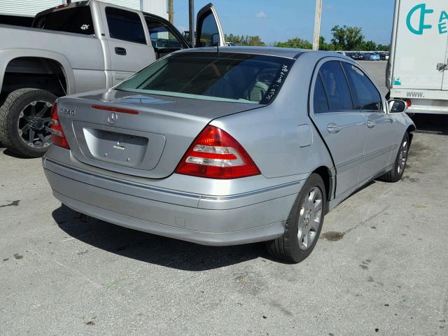 WDBRF61J75A678597 - 2005 MERCEDES-BENZ C 240 SILVER photo 4