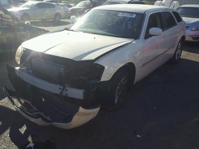 2D4FV47V96H154461 - 2006 DODGE MAGNUM SXT WHITE photo 2