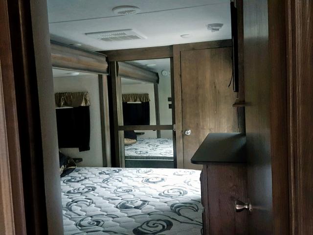 4YDF33129JA742344 - 2018 KEYSTONE MONTANA WHITE photo 5